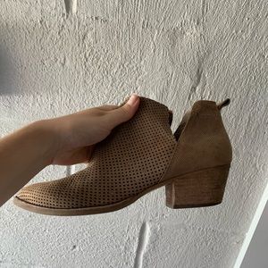 DOLCE VITA ANKLE BOOTS